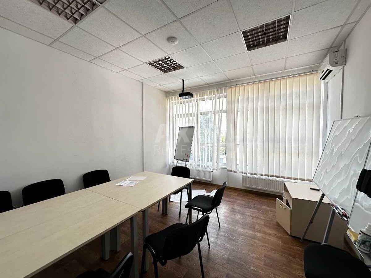Office uzv. Klovs'kyj 7, 168m27