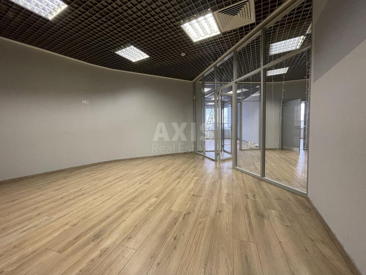Office vul. Jevgena Konoval'cja 36Д, 830m2611438