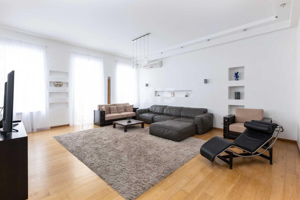 3k apartment vul. Kruglouniversytets'ka 63