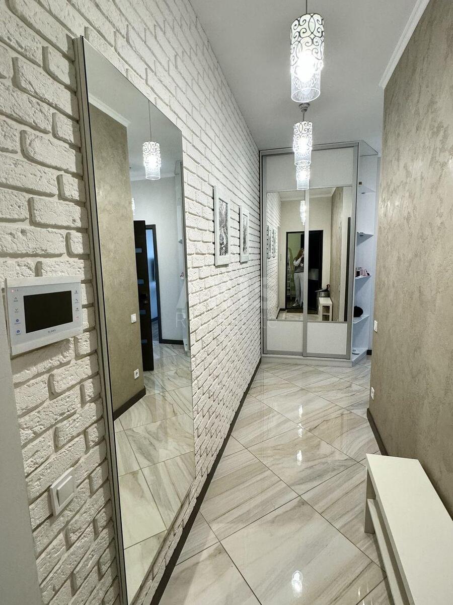 2k apartment vul. Dragomyrova Myhajla 2А5