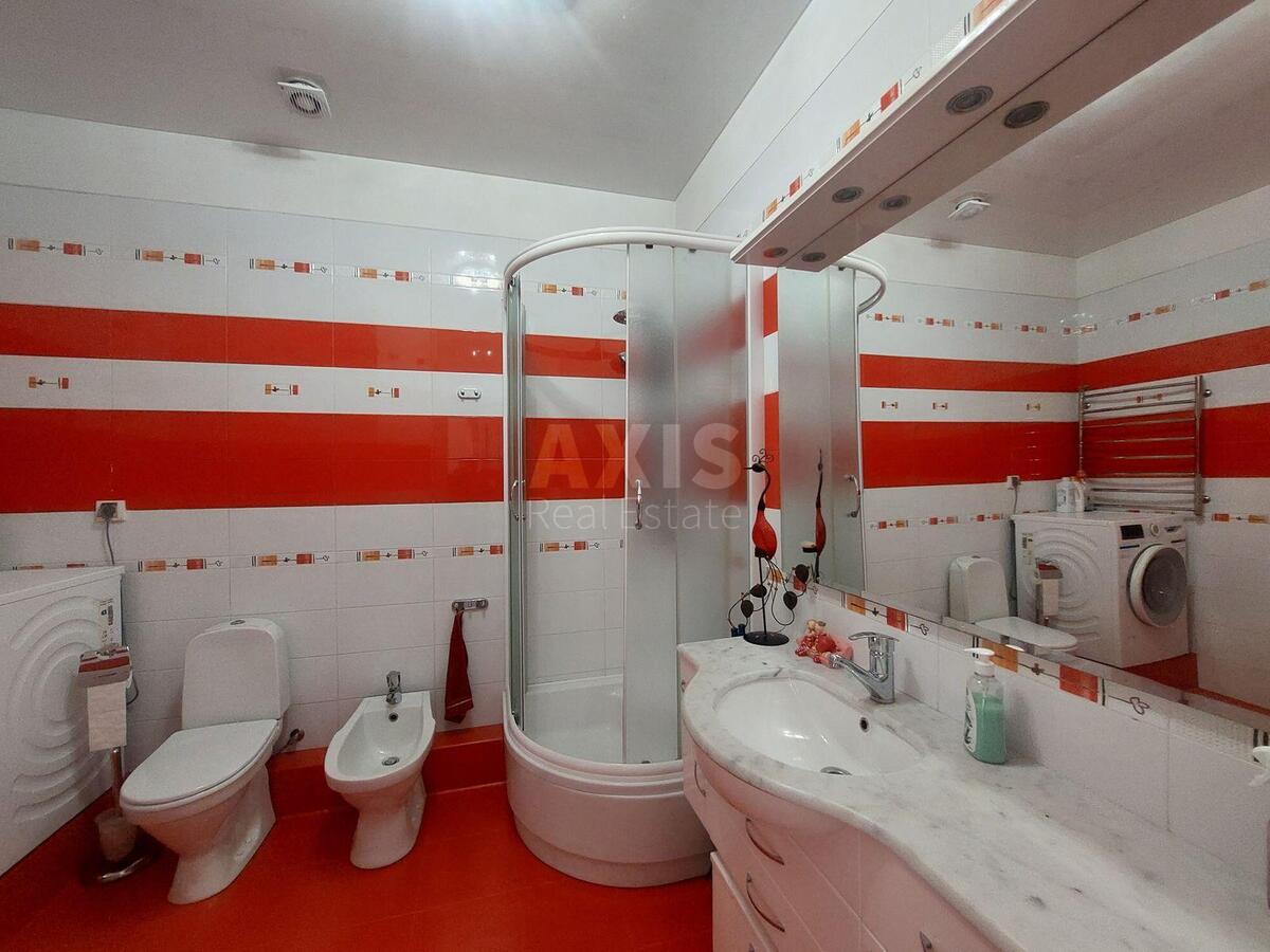 3k apartment vul. Dmytrivs'ka 698