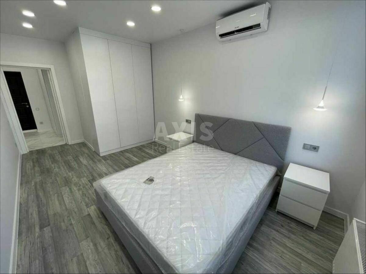 1k apartment vul. Berezhans'ka 150