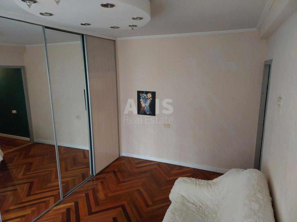 2k apartment vul. Kurnatovs'kogo 1015