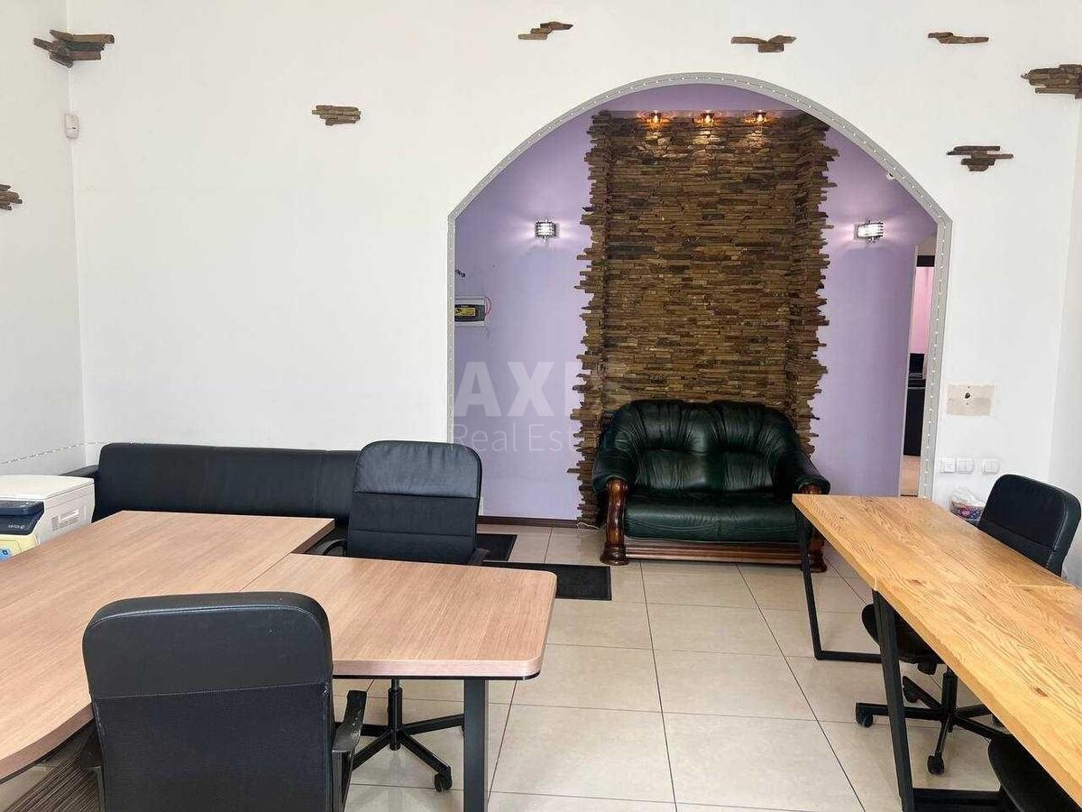 Office vul. Rustaveli Shota 1, 64m25