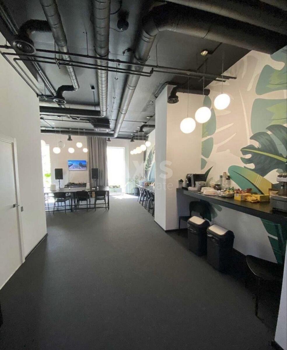 Office vul. Antonovycha 74, 680m26136110
