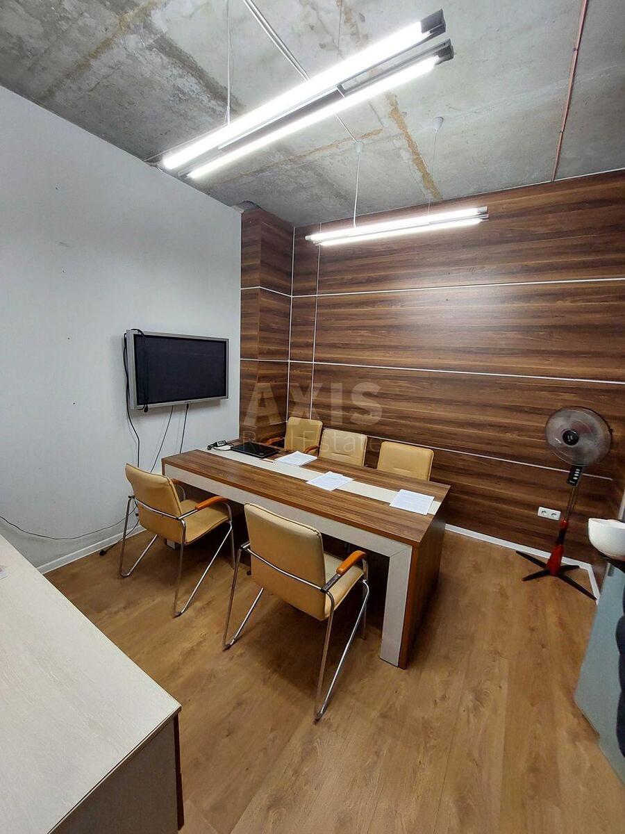 Office vul. Chavdar Jelyzavety 1, 300m2567801