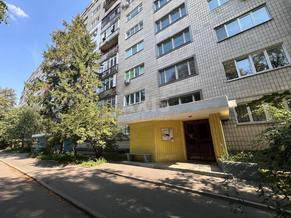 2k apartment vul. Dragomyrova Myhajla 18