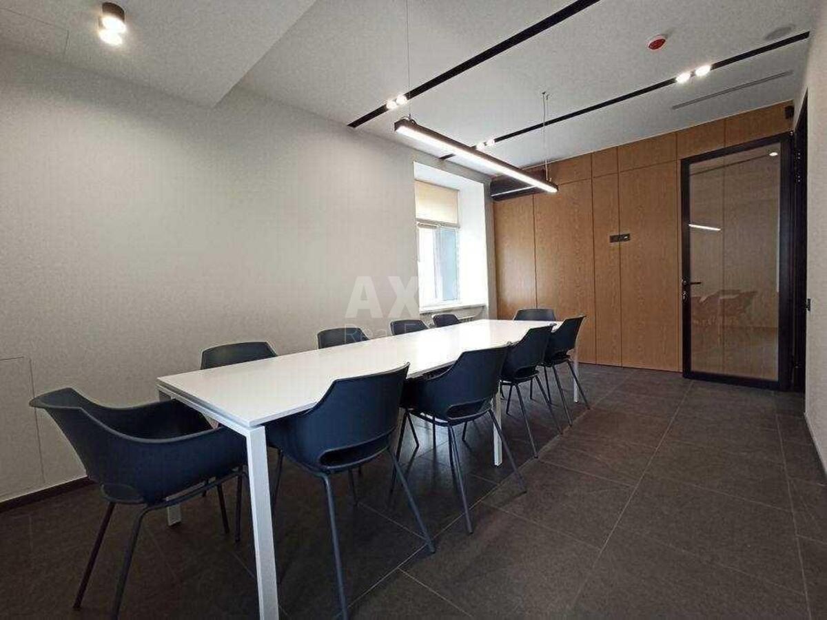 Office vul. Kutuzova 3, 250m26