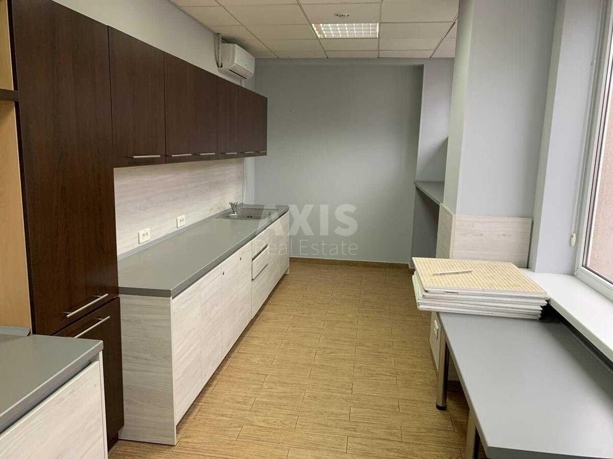 Office vul. Zhyljans'ka 110, 530m28