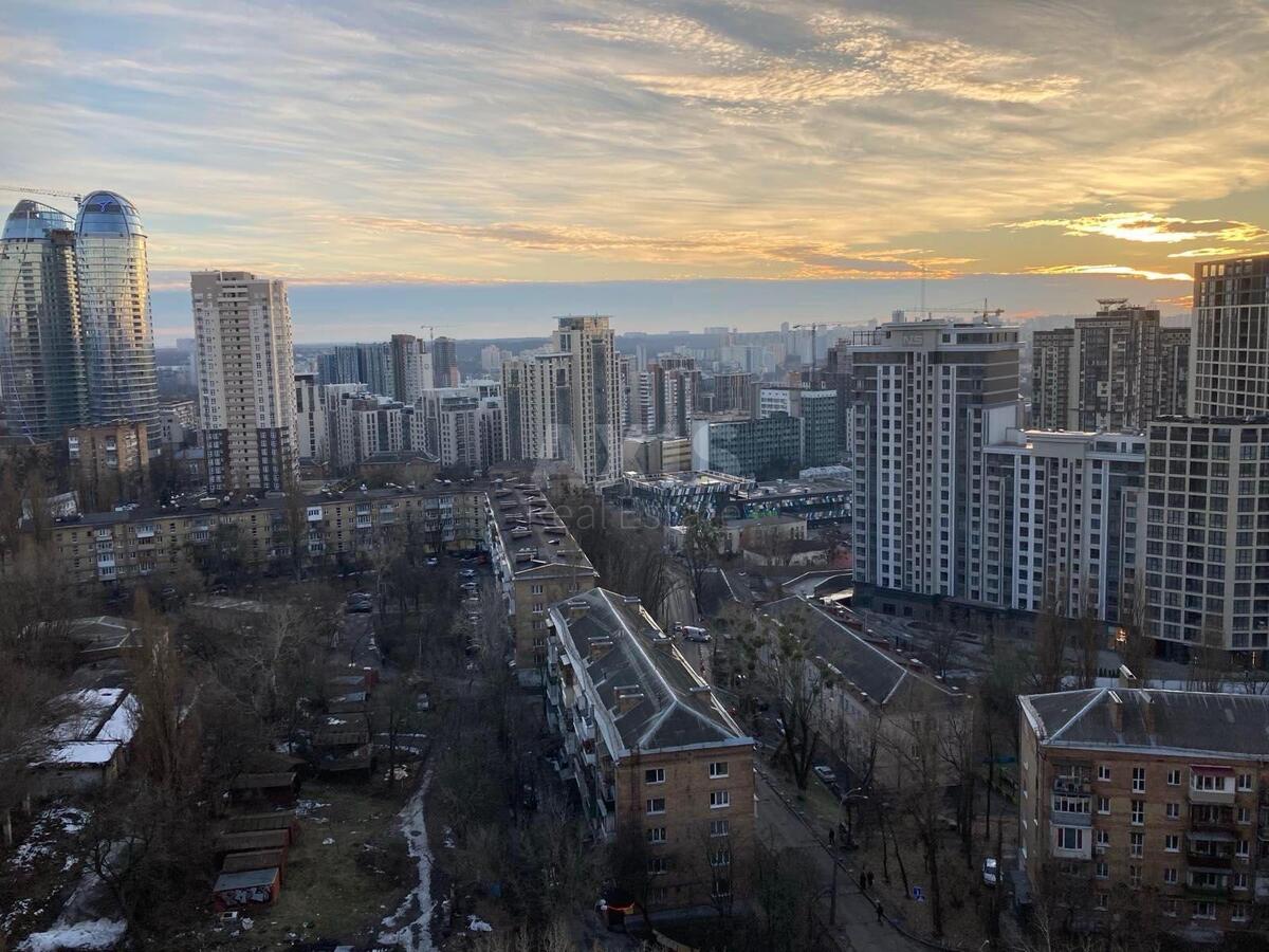 2к квартира ул. Евгения Коновальца 36В13