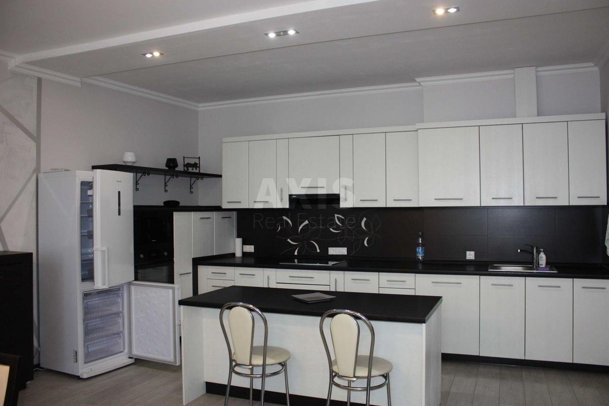 3k apartment vul. Mel'nykova 18Б