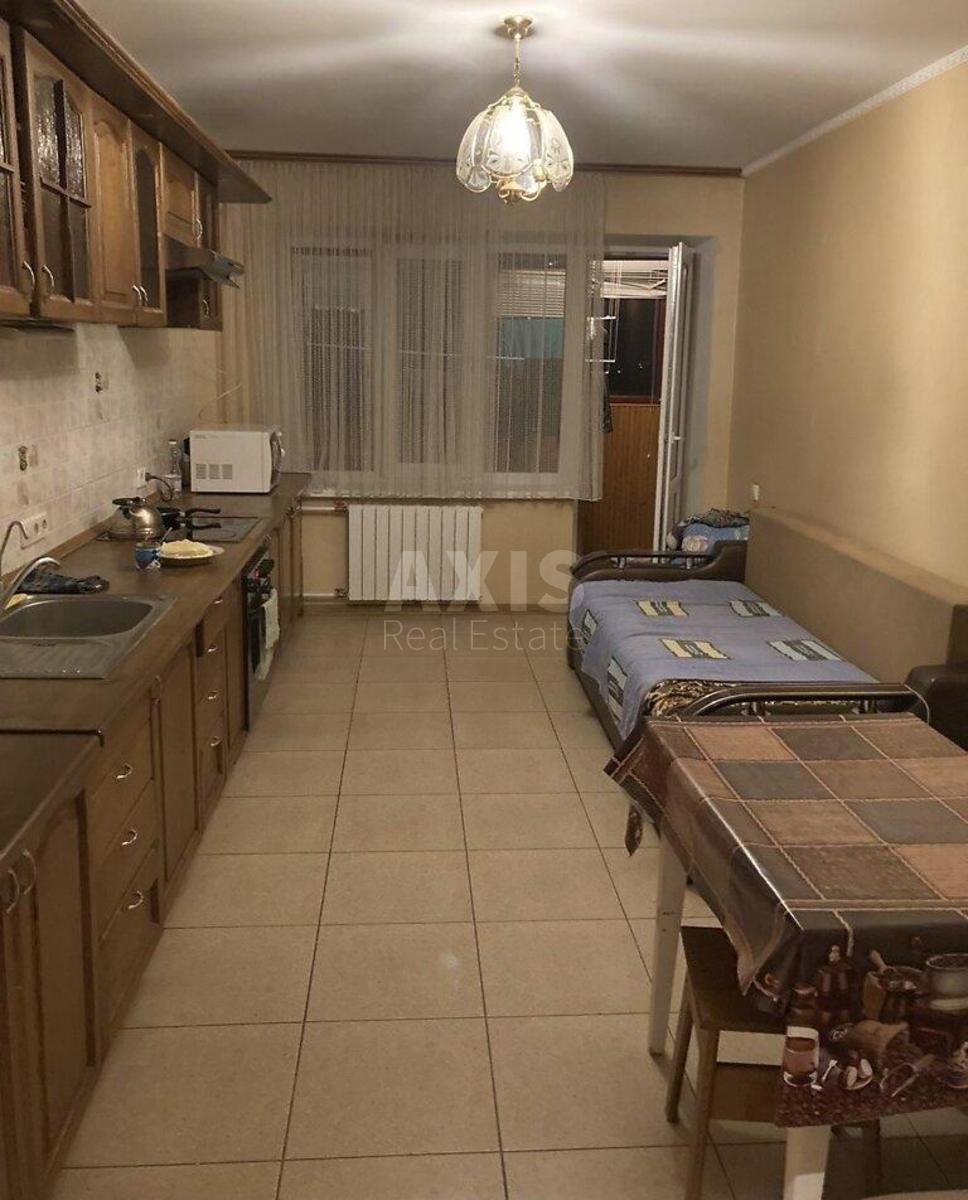 3k apartment pl. Svjatoshyns'ka 12