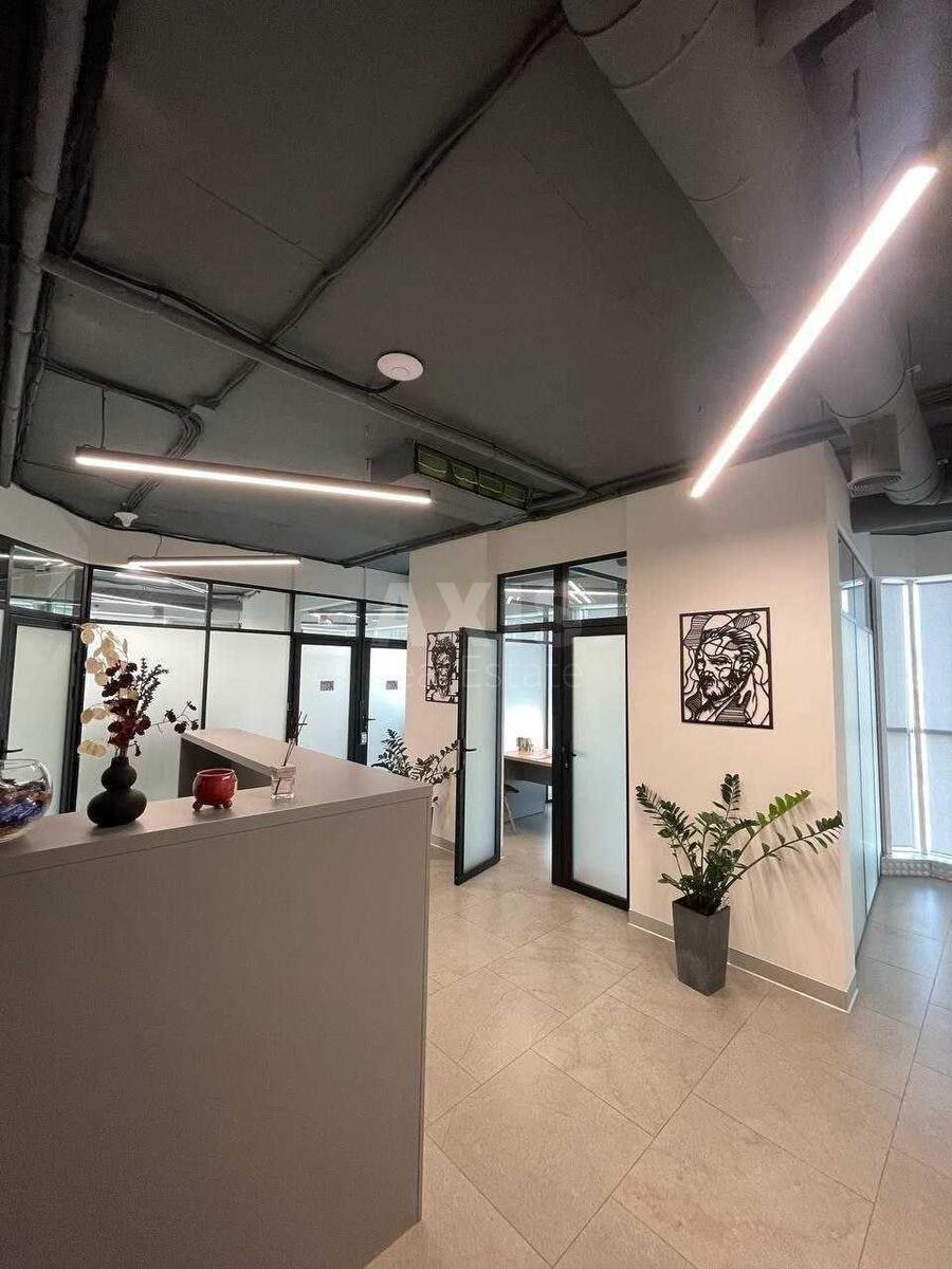 Office vul. Zhyljans'ka 118, 281m2