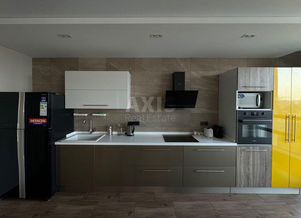 4k apartment vul. Berezhans'ka 15576063