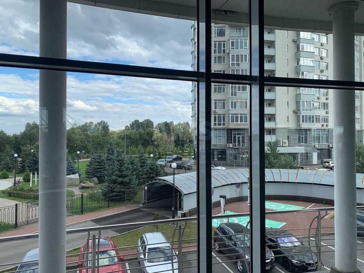 Office vul. Obolons'ka naberezhna 1А, 1000m26