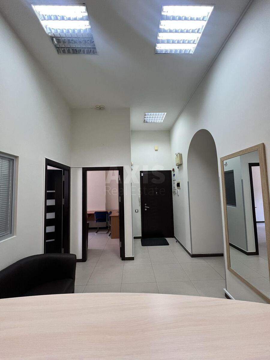 Office vul. Rustaveli Shota 1, 100m21