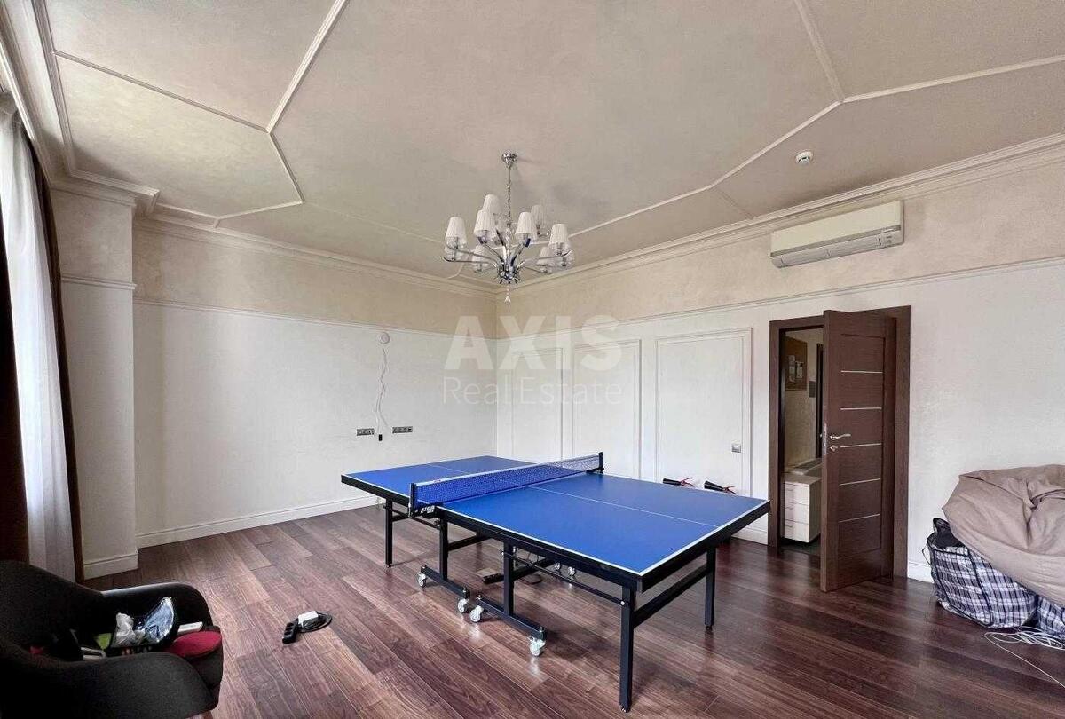 Office vul. Antonovycha 33В, 266m22