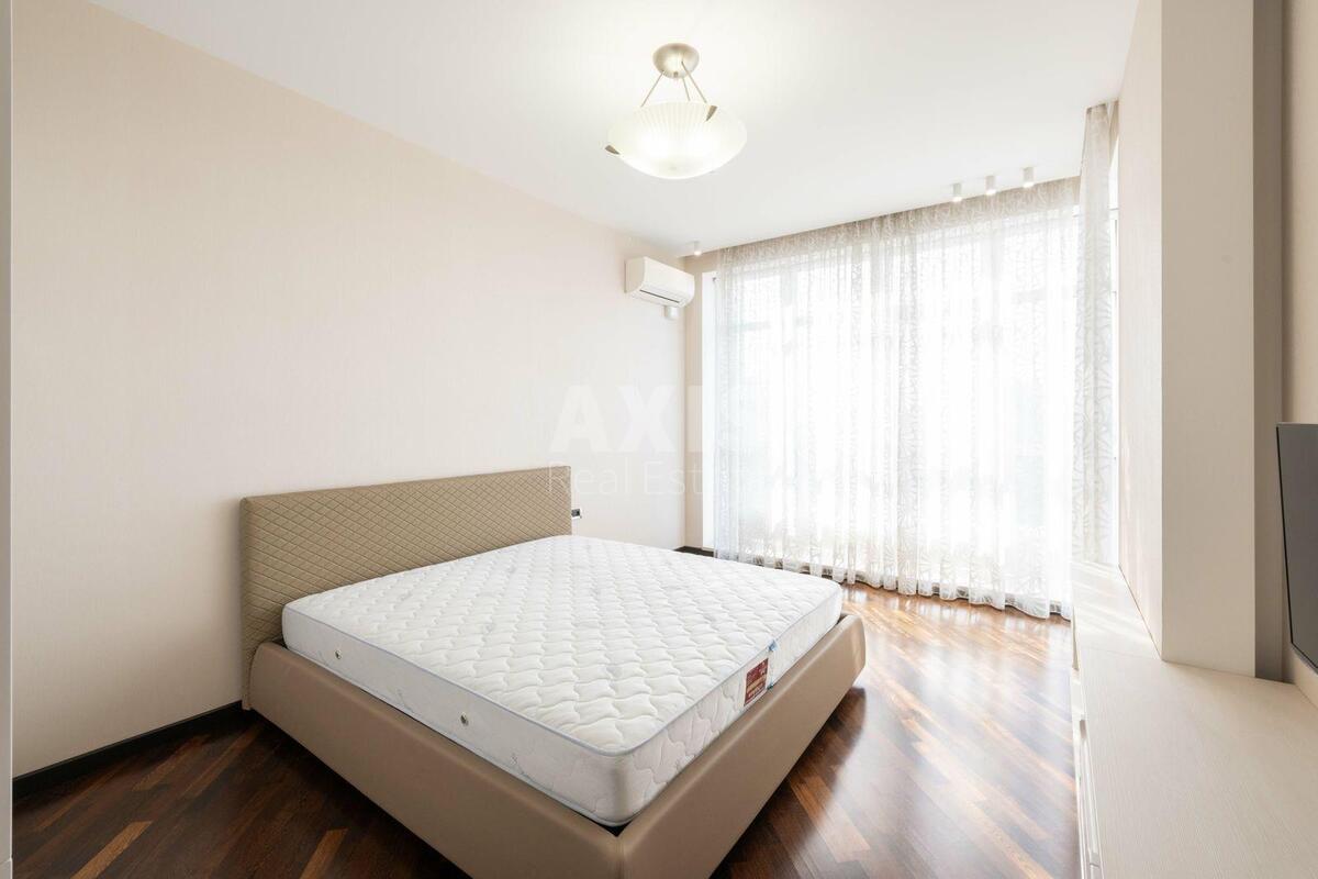 4k apartment vul. Dragomyrova Myhajla 78