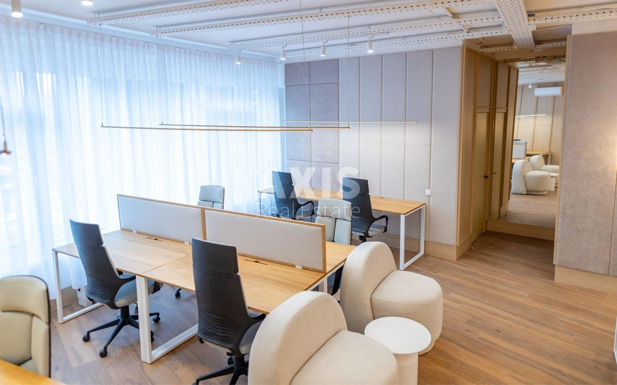 Office vul. Buslivs'ka 12, 135m20