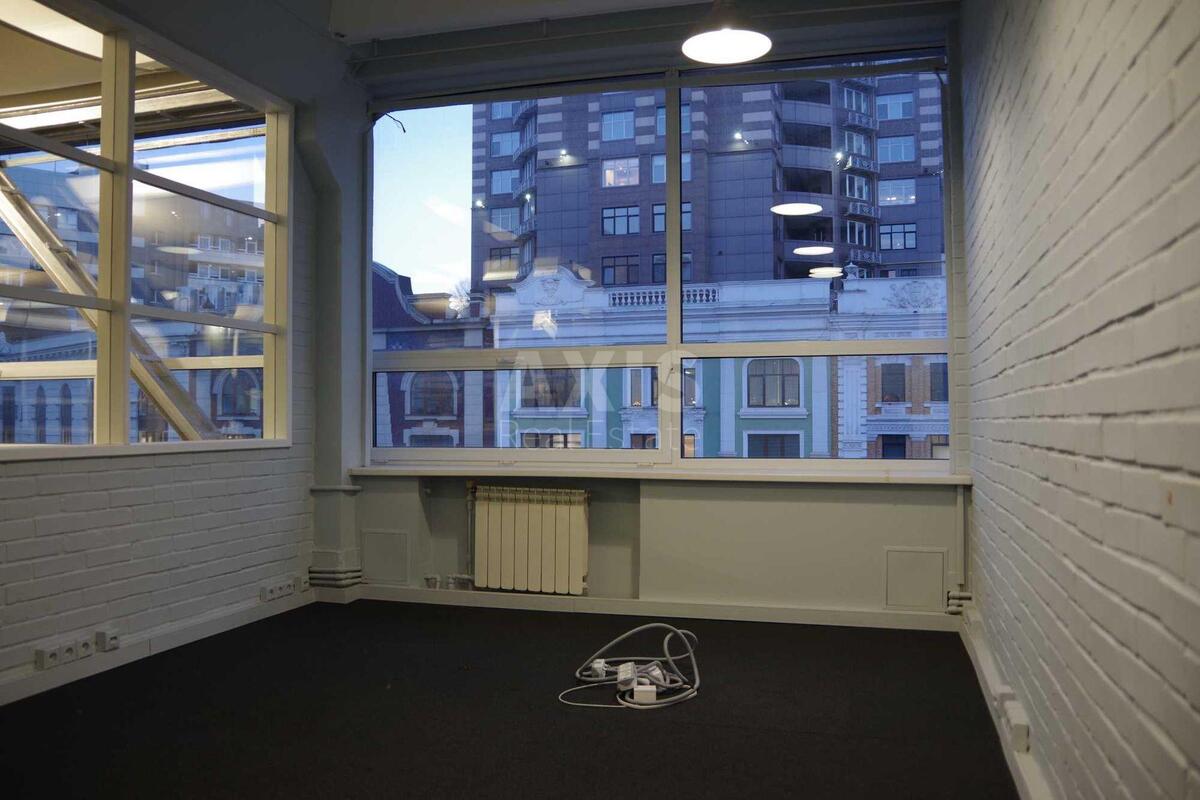 Office vul. Glybochyc'ka 29/31, 570m210