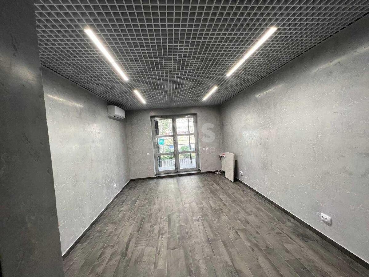 Trade object vul. Dan'kevycha Kostjantyna 8, 36m2