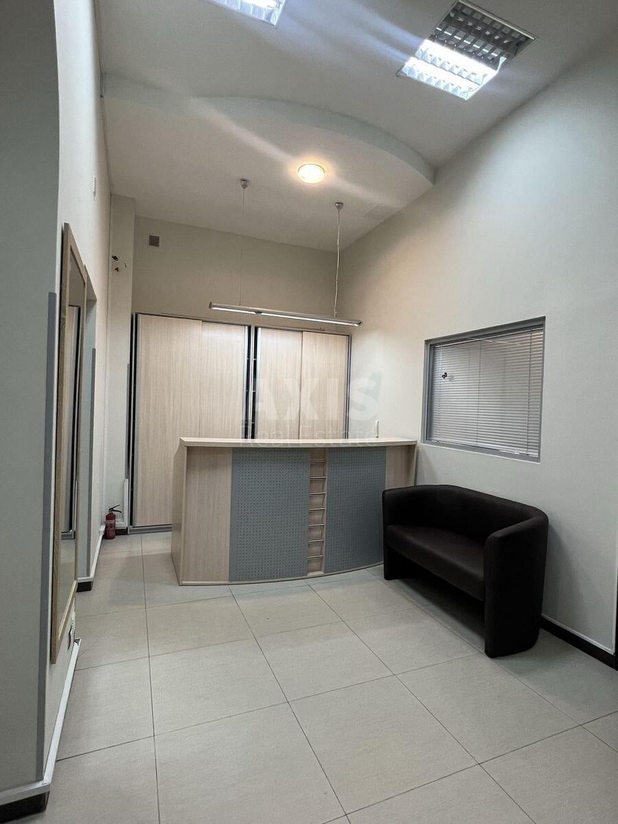 Office vul. Rustaveli Shota 1, 100m22