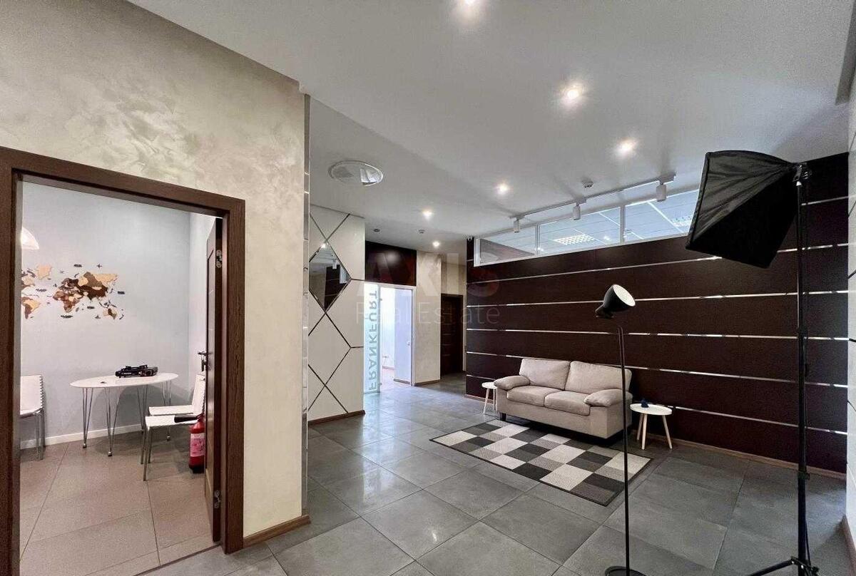 Офис ул. Антоновича 33В, 266м23