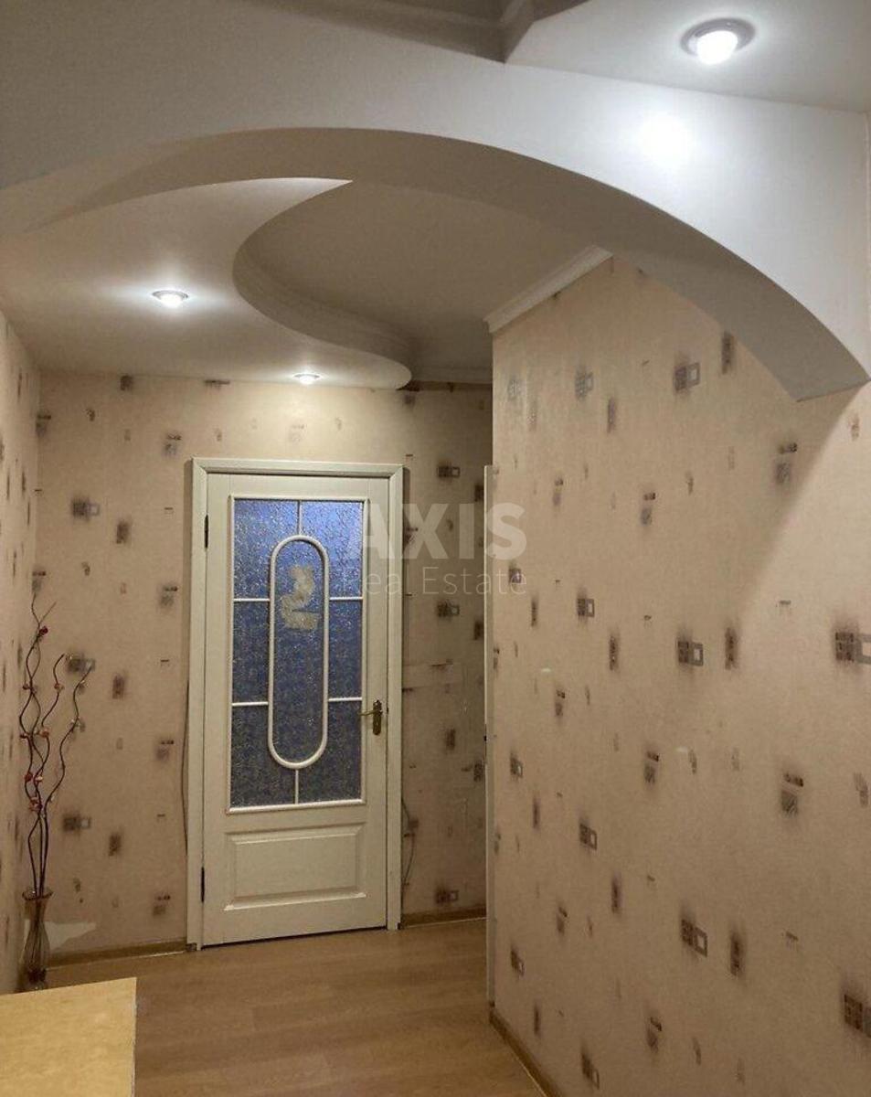 3k apartment pl. Svjatoshyns'ka 11