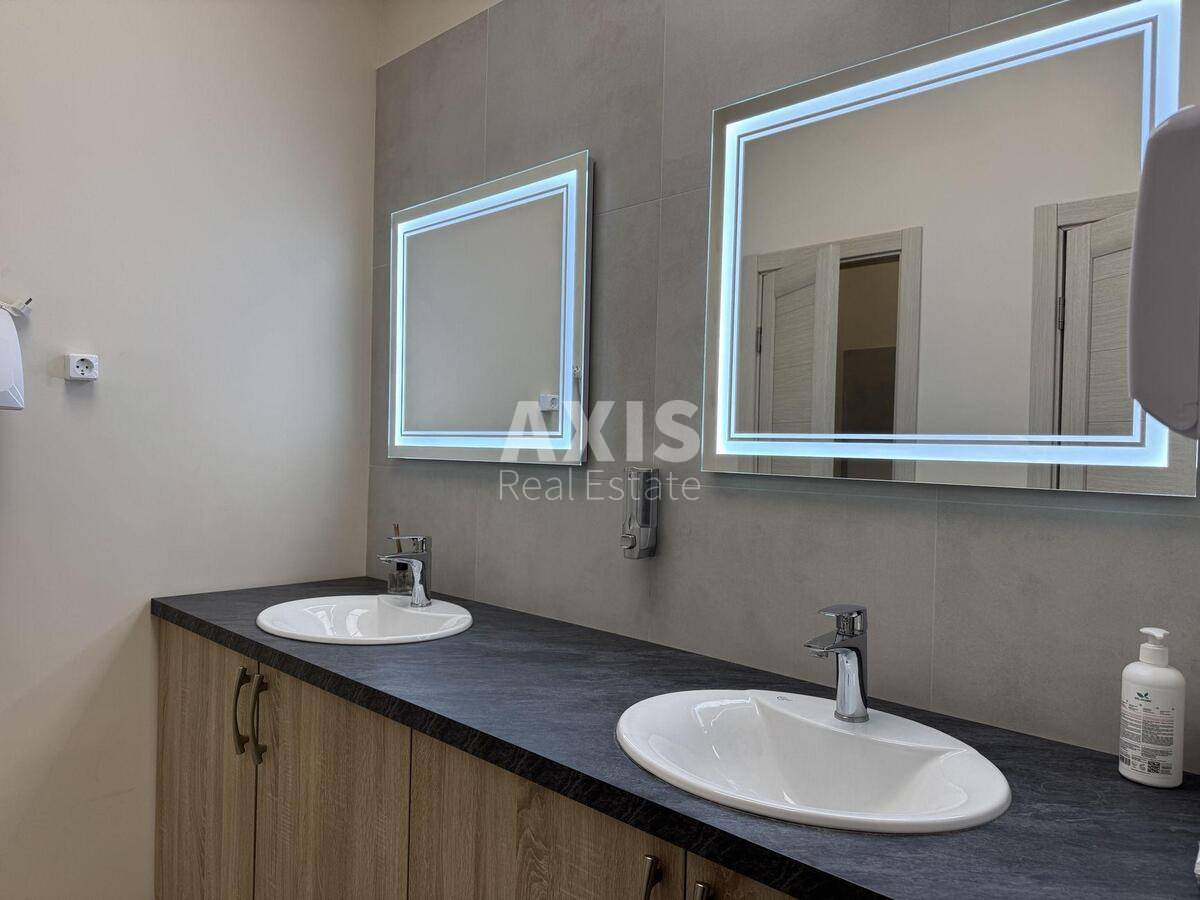 Office vul. Dragomyrova Myhajla 2А, 165m2549966