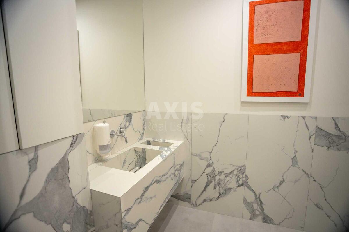 Office vul. Bul'varno-Kudrjavs'ka 51, 125m210