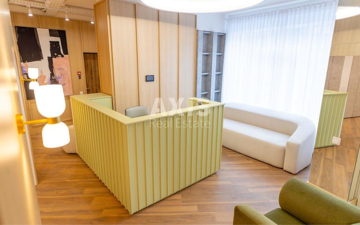 Office vul. Buslivs'ka 12, 135m21