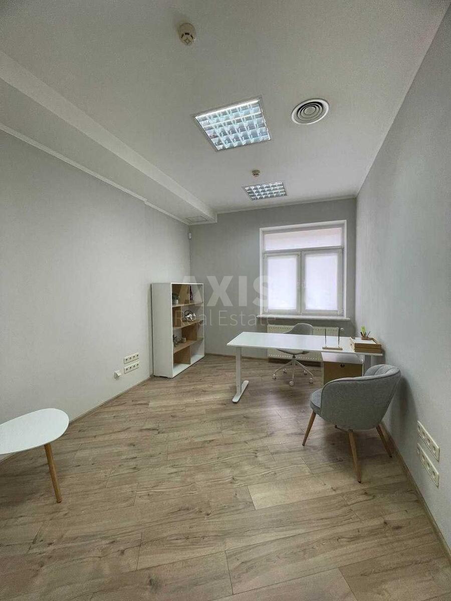 Офис ул. Евгения Коновальца 36Б, 136м24