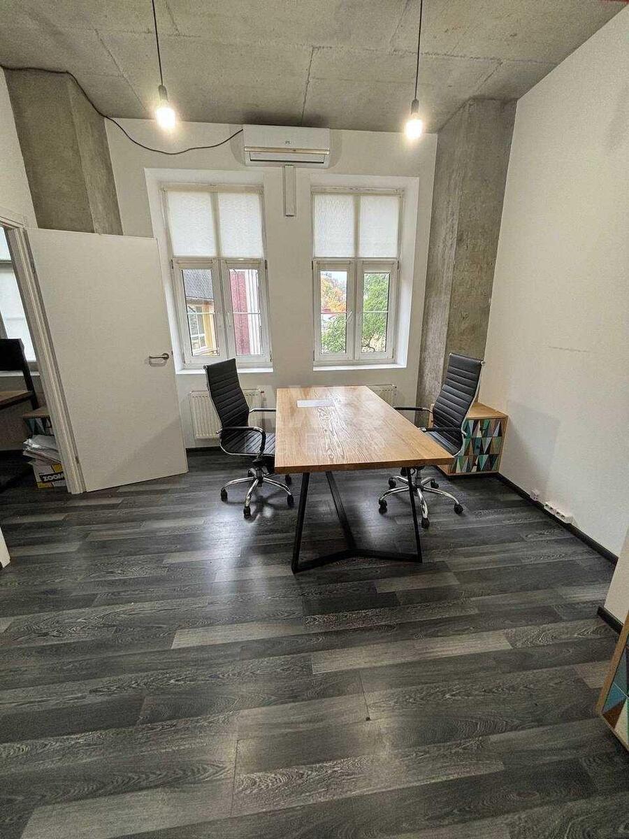 Office vul. Vozdvyzhens'ka 45, 112m23