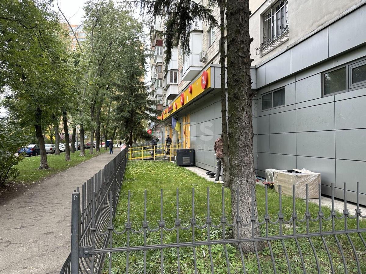 Объект торговли бул. Русановский 12, 38м2624570