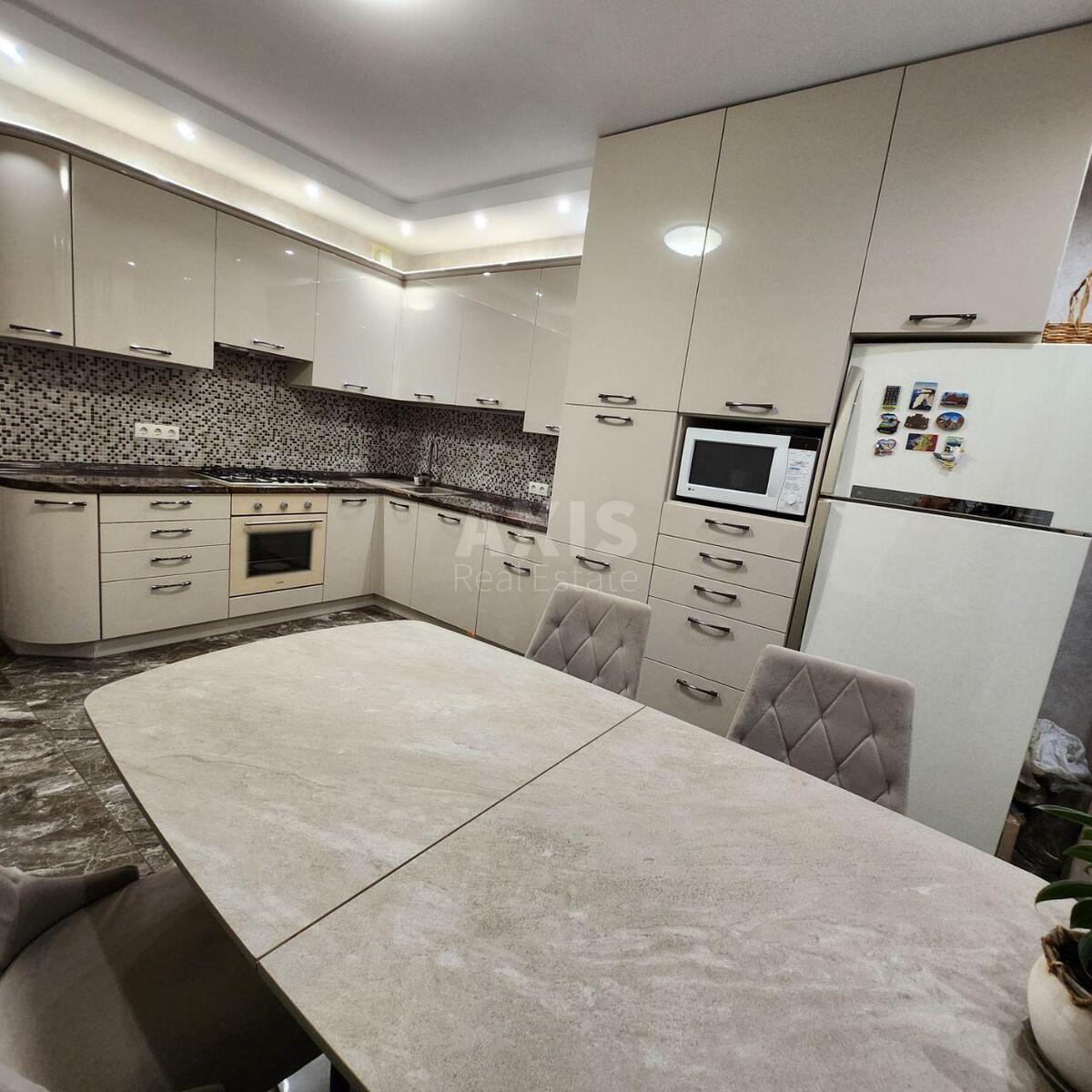 2к квартира ул. Практичная 1584771