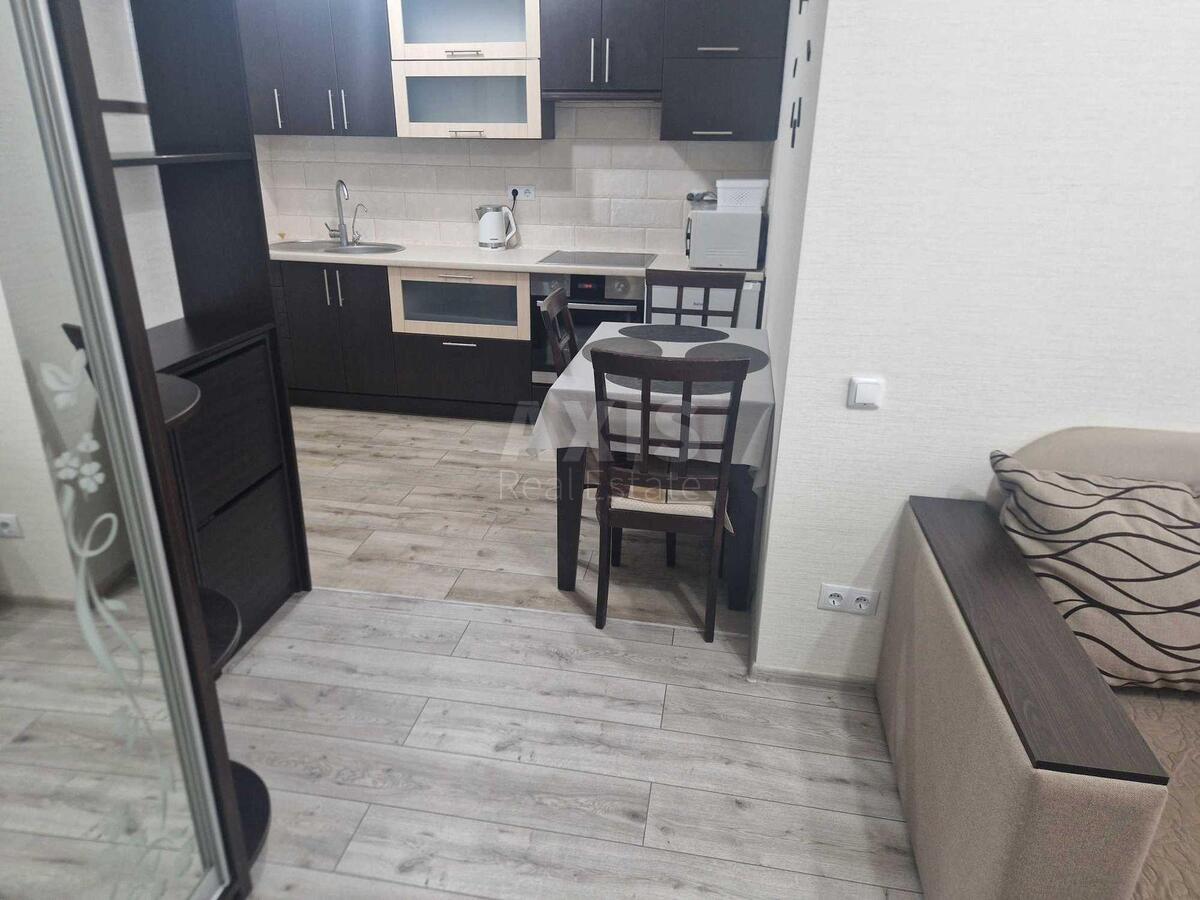 1k apartment nab. Dniprovs'ka 17А0