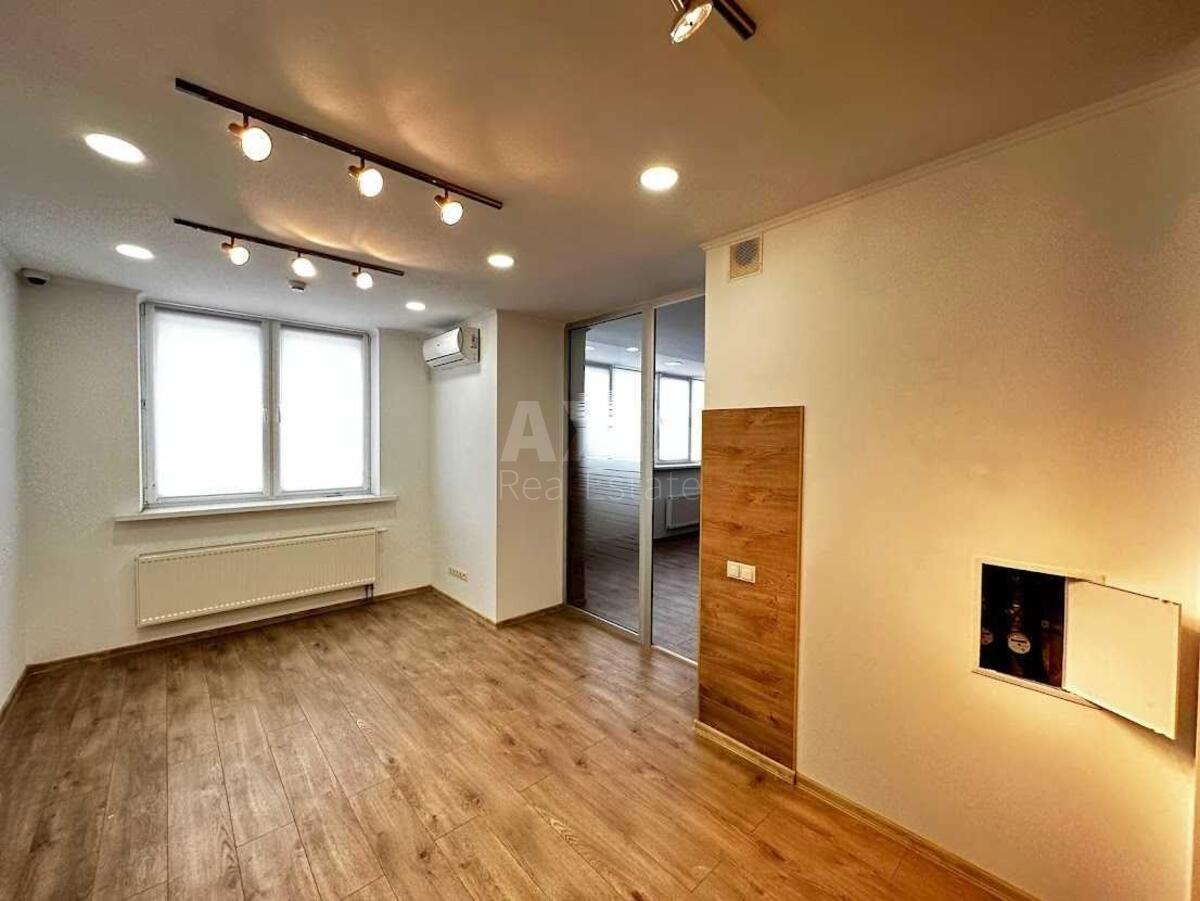 Office vul. Dilova 5, 500m211