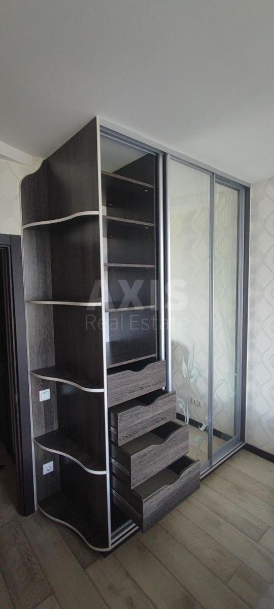 1k apartment nab. Dniprovs'ka 183