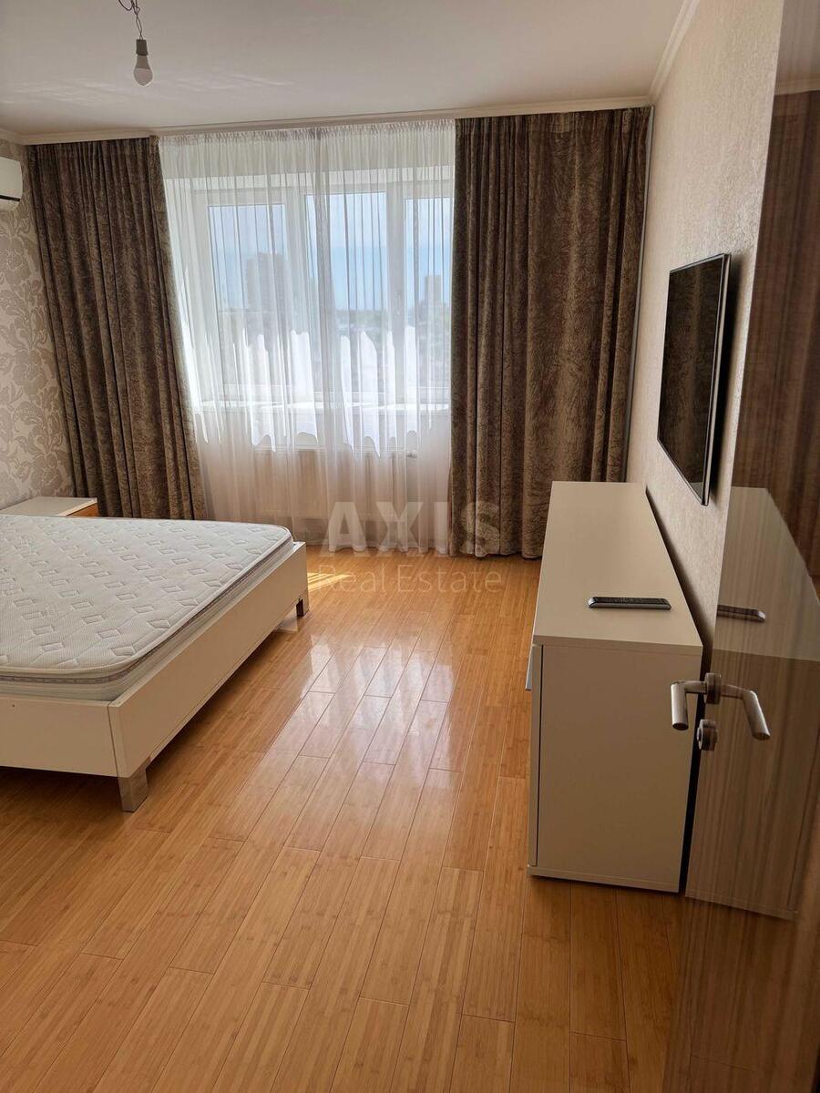 2к квартира ул. Голосеевская 13611637