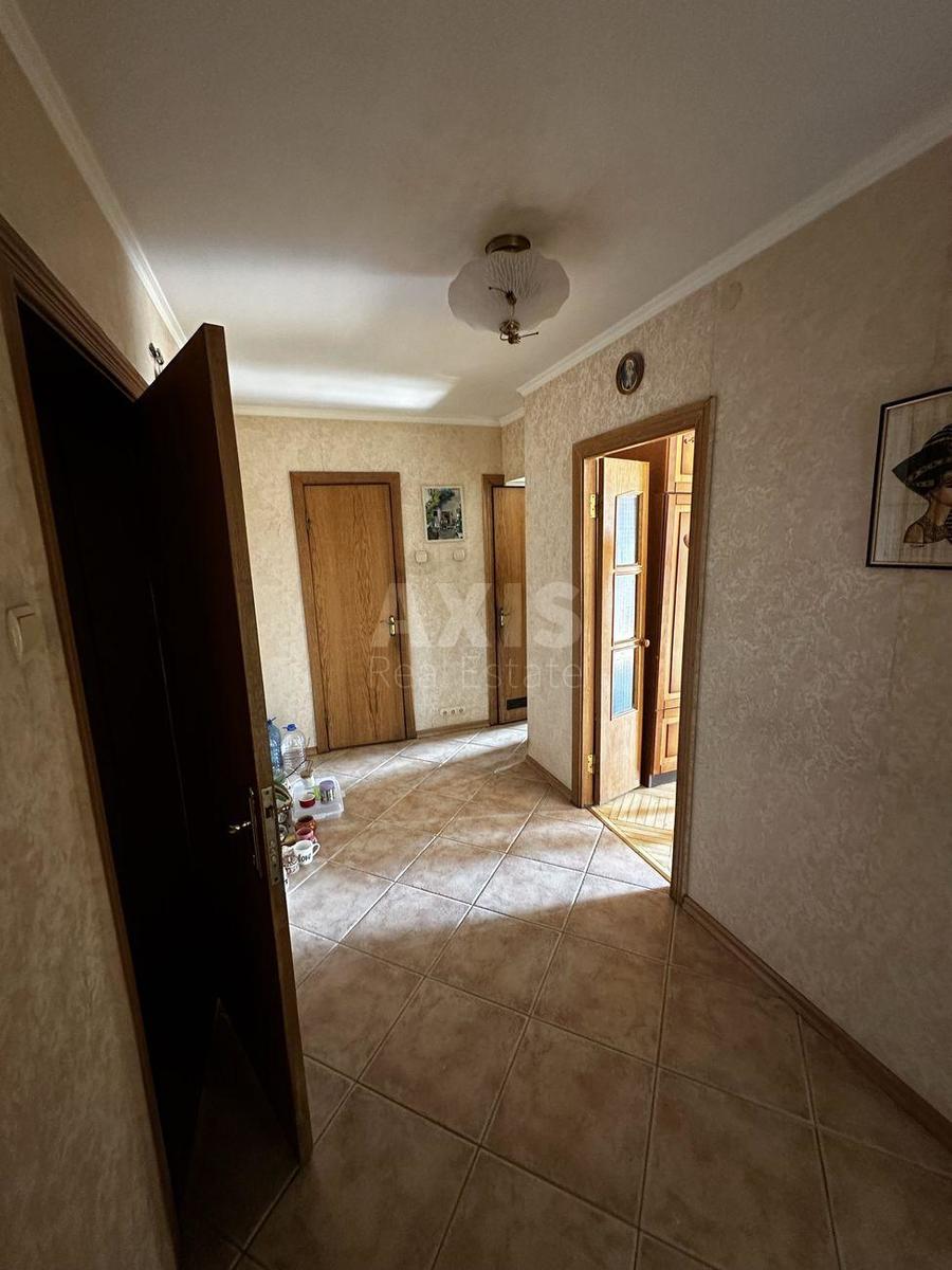 2k apartment vul. Ahmatovoi' Anny 112