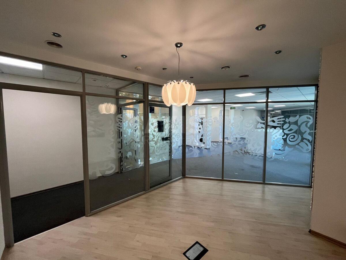 Office vul. Degtjarivs'ka 27Т, 700m2