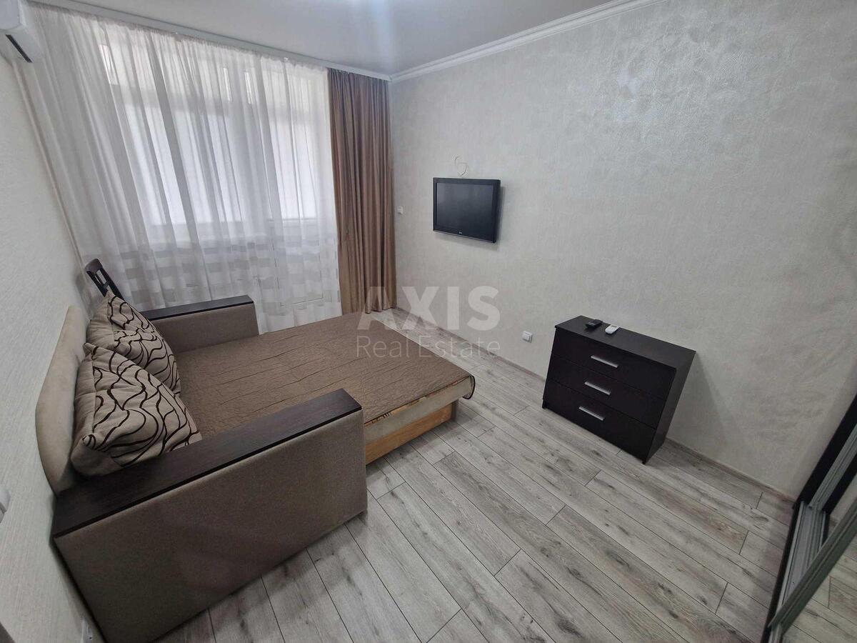 1k apartment nab. Dniprovs'ka 17А1