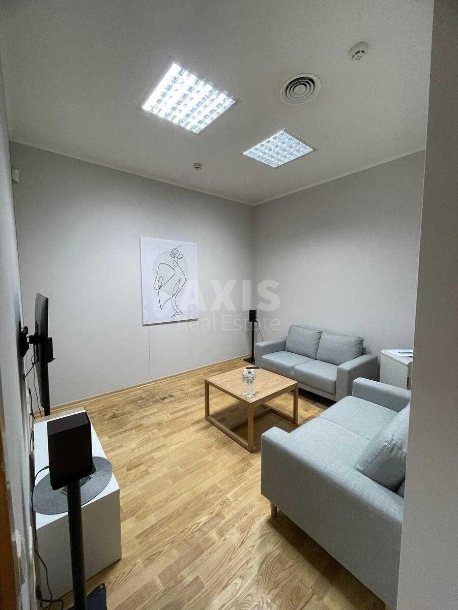 Office vul. Jevgena Konoval'cja 36Б, 136m22