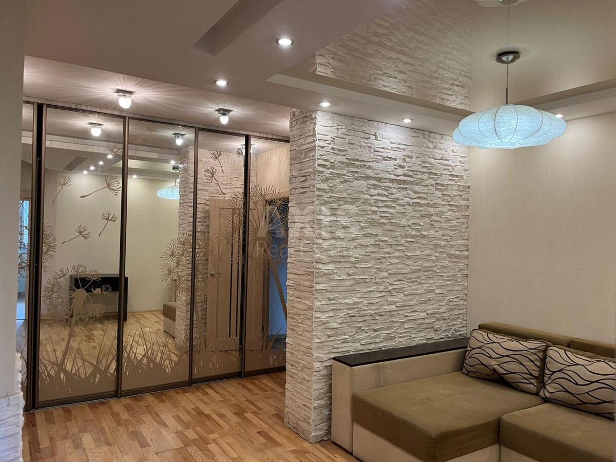 3k apartment vul. Bulahovs'kogo Akademika 5Б4