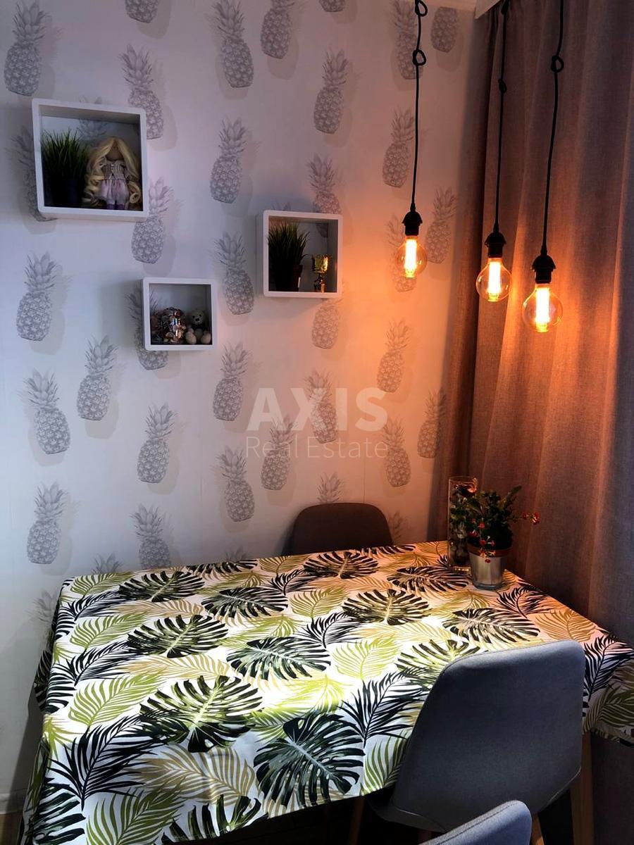 1k apartment pr-t Berestejskij 93638235