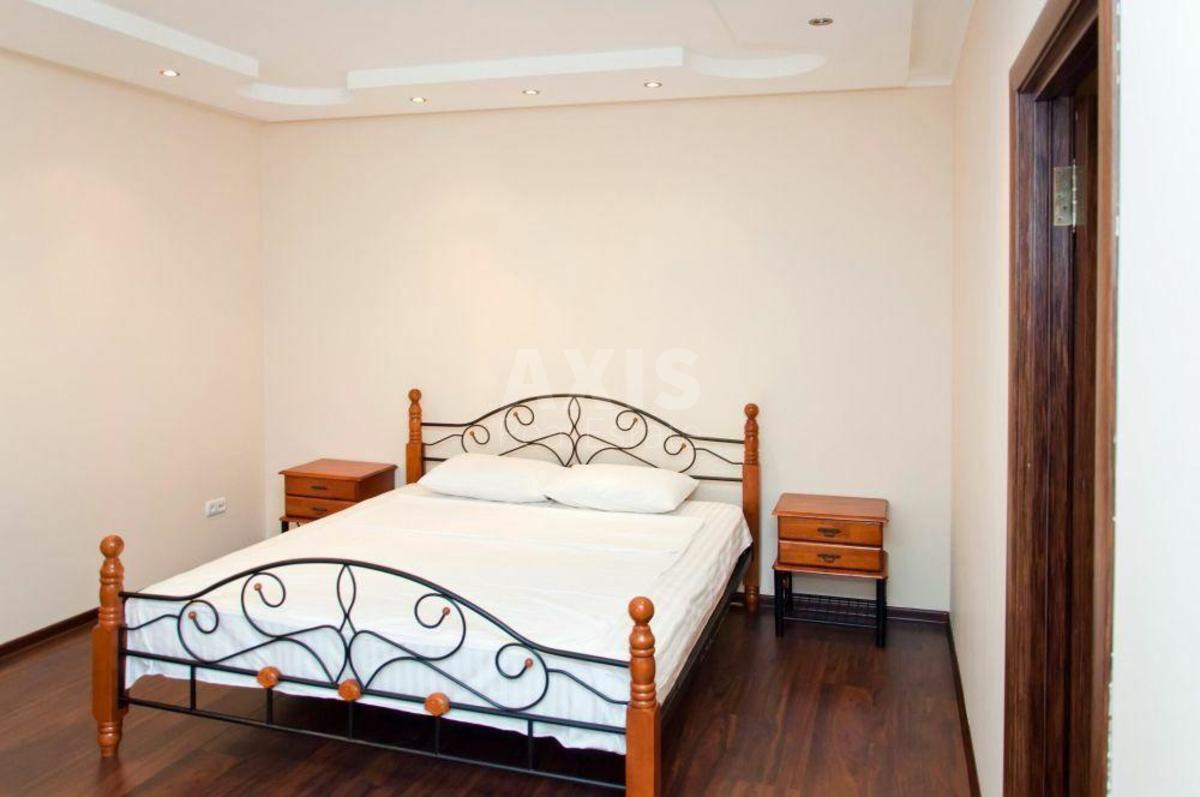 2k apartment vul. Sribnokil's'ka 2А4