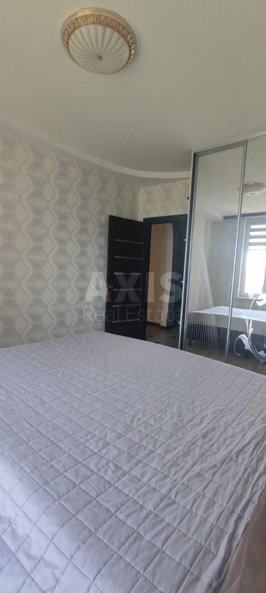 1k apartment nab. Dniprovs'ka 184