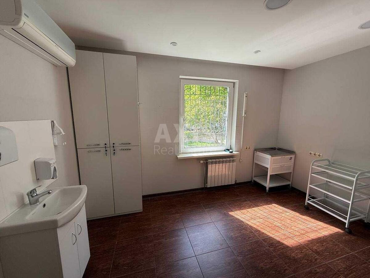Office vul. Urlivs'ka 34, 73m25681010