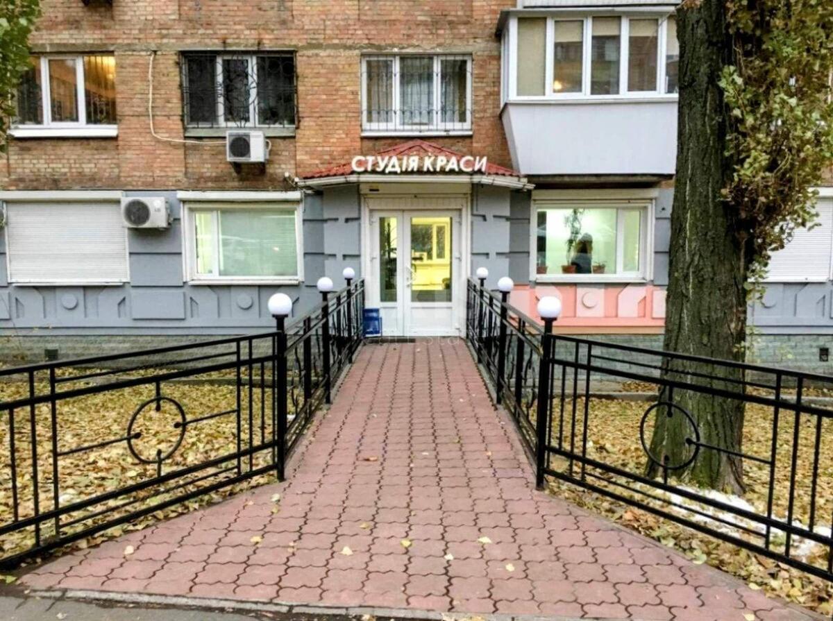 Trade object vul. Dragomyrova Myhajla 19, 107m2