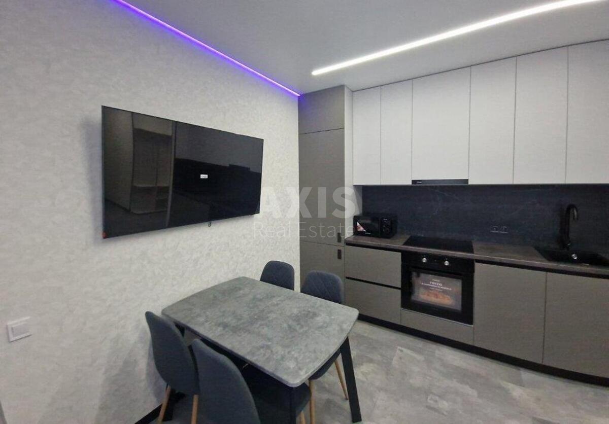 2k apartment bul. Ryl's'kogo Tadeja 5